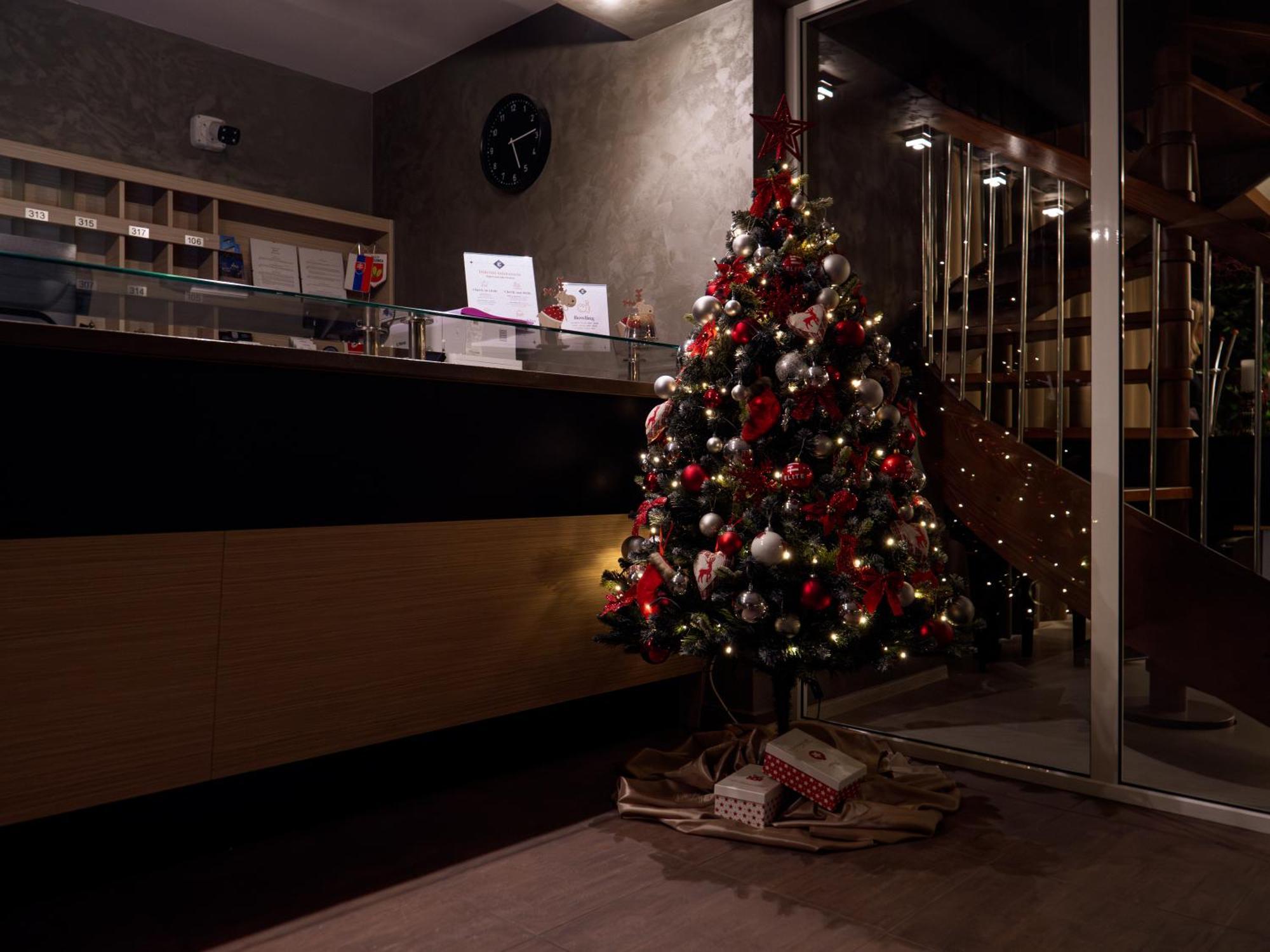 Elite Hotel Nová Dubnica Buitenkant foto