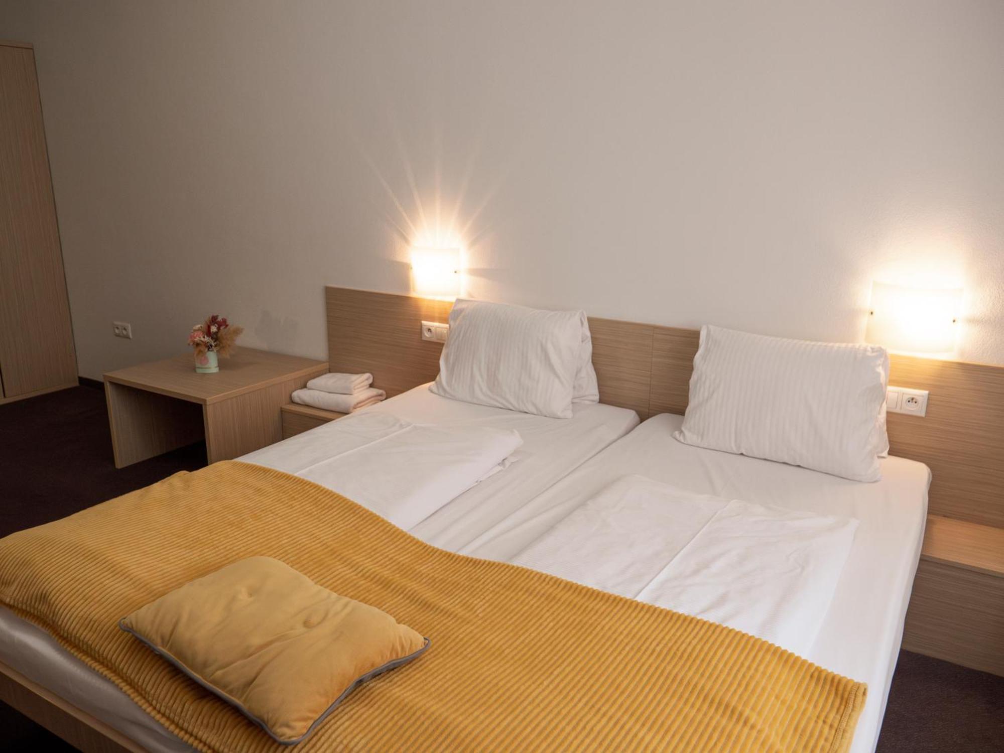 Elite Hotel Nová Dubnica Buitenkant foto