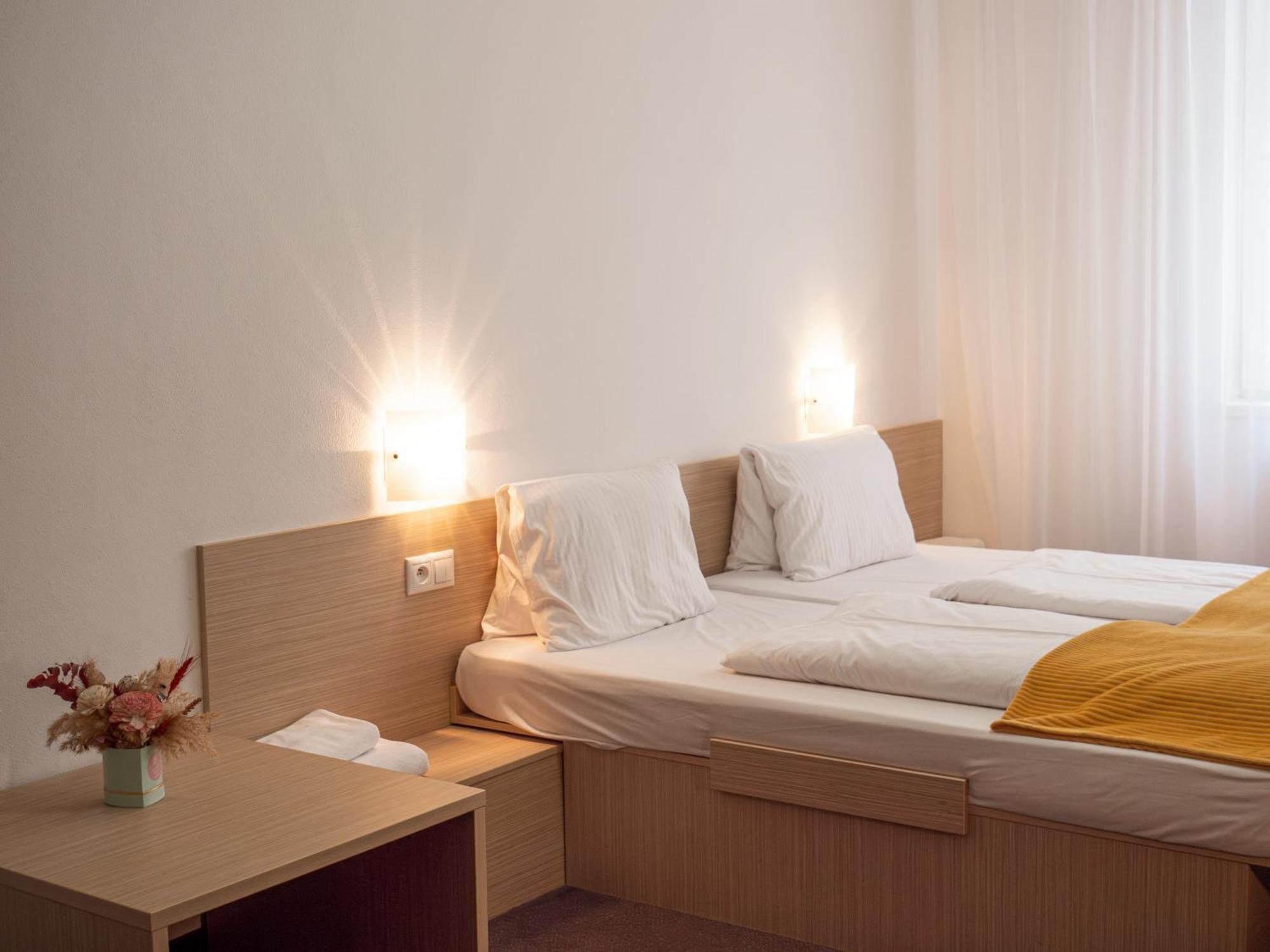 Elite Hotel Nová Dubnica Buitenkant foto