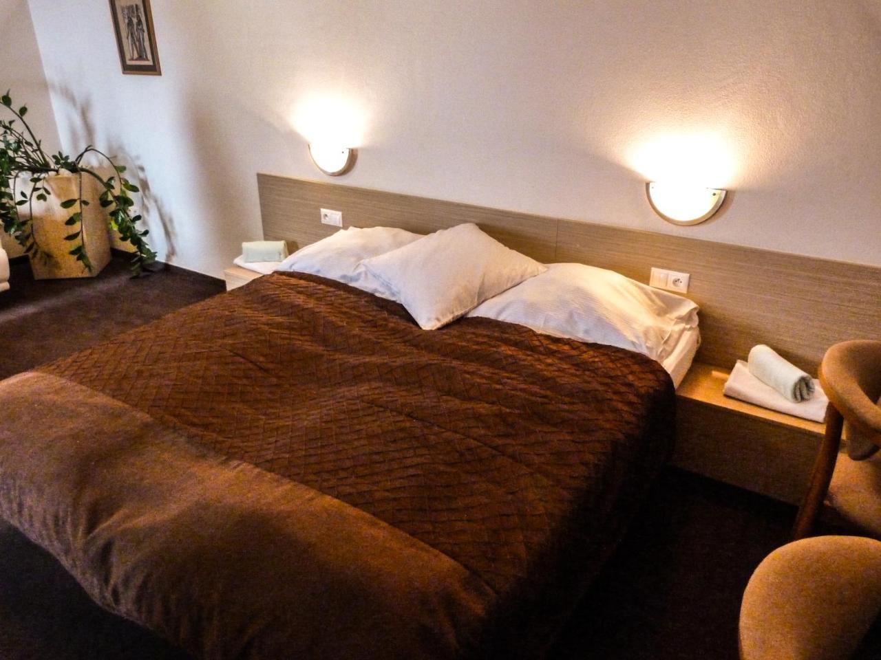 Elite Hotel Nová Dubnica Buitenkant foto